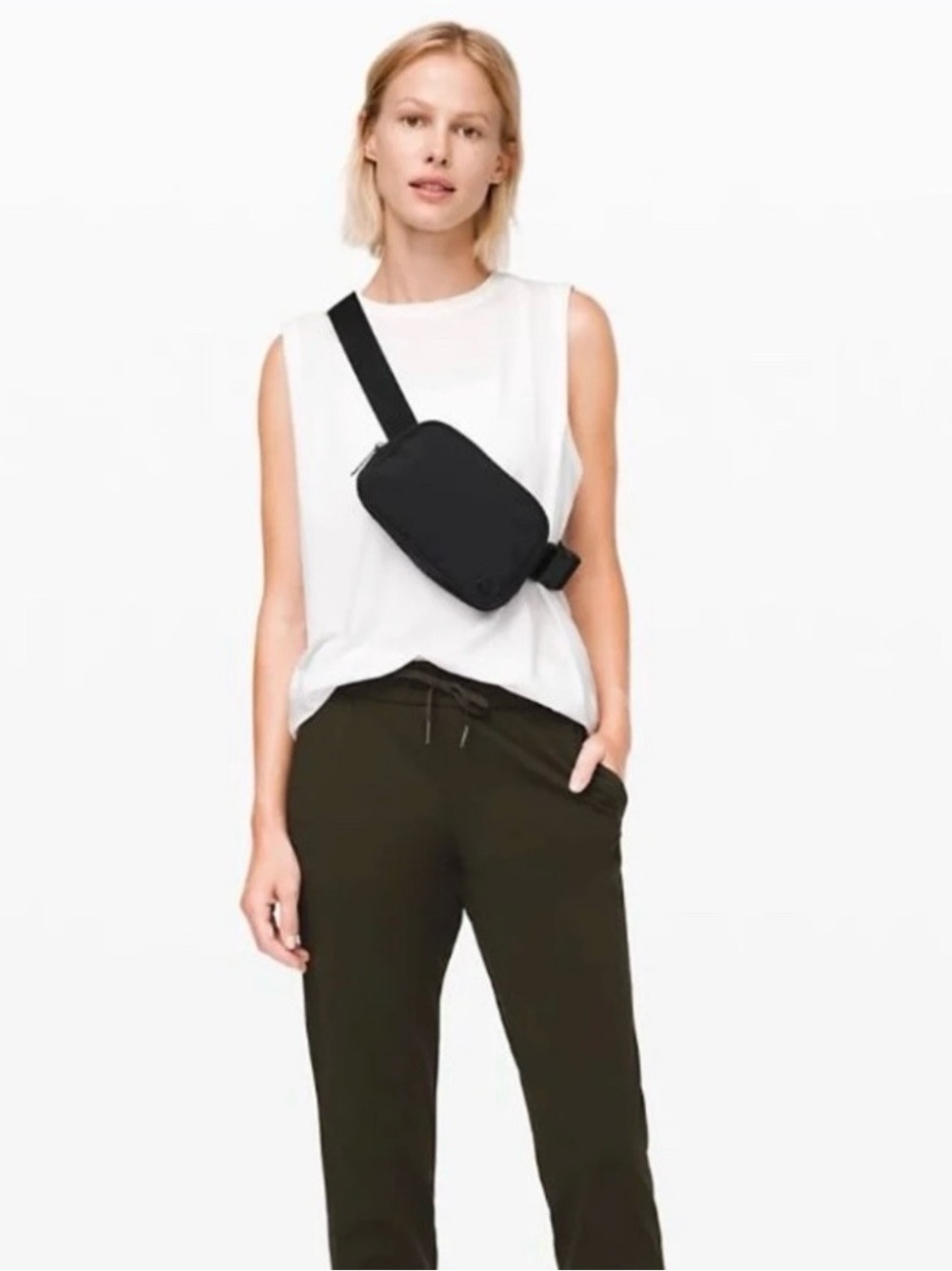 Lululemon Black Everywhere Belt Bag - Picture 3 of 13